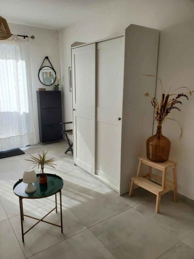 Charmant Studio Moderne Avec Exterieur "Dormir En Provence" Fontvieille Exterior foto