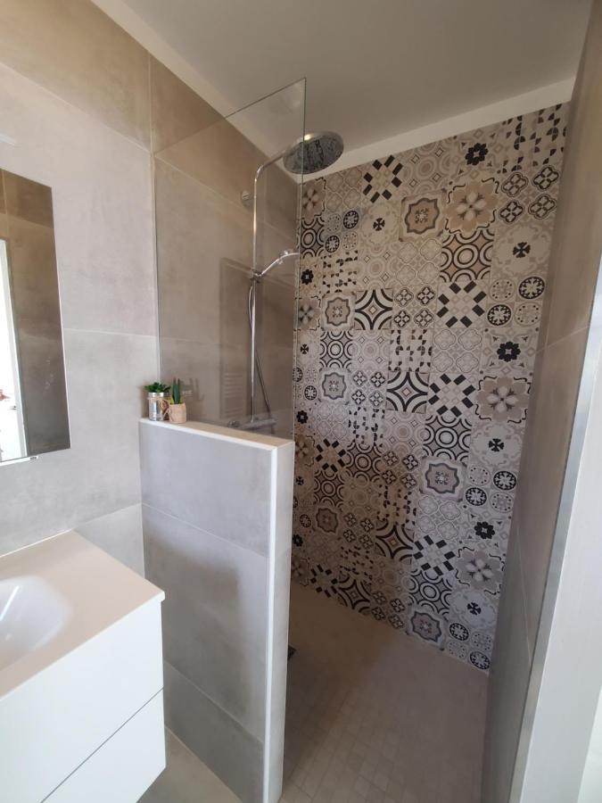Charmant Studio Moderne Avec Exterieur "Dormir En Provence" Fontvieille Exterior foto